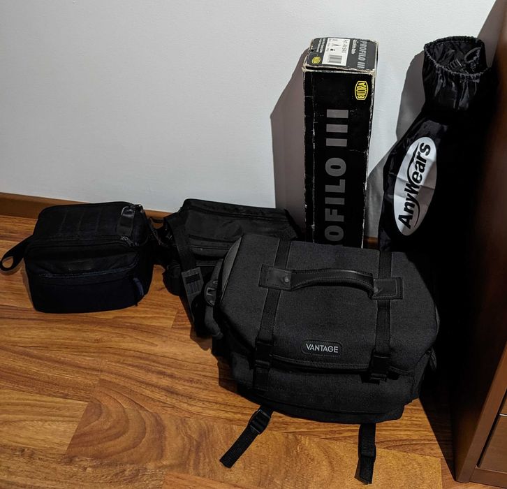 Conjunto Tripé + Câmaras + Mochilas /Malas