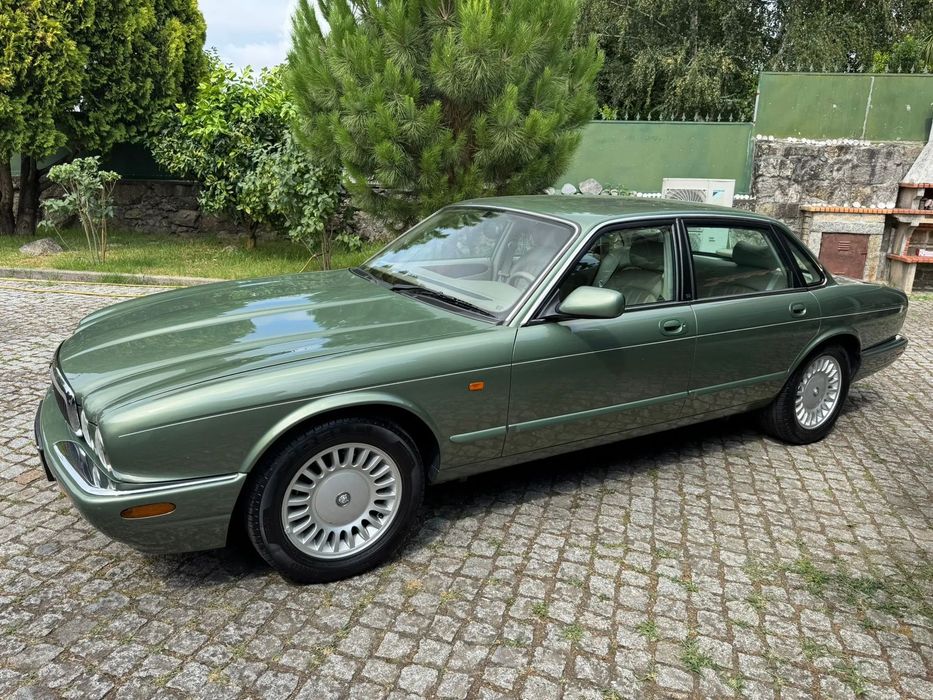 Jaguar XJ
