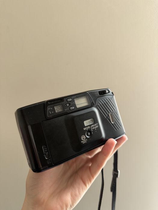 Pentax Zoom 70-X плівкова компакт-камера (35мм)