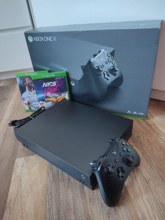 Xbox one x 1tb pad gry
