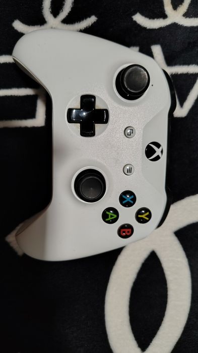 Продам Xbox one s 1 TB