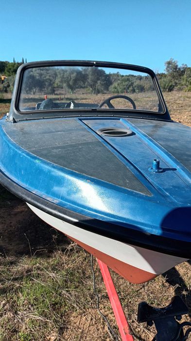 Barco com reboque à venda