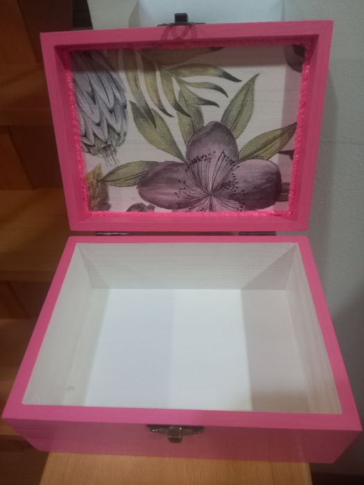 Caixinha decorada em decoupage