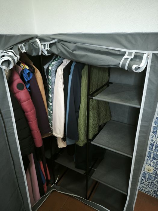 Roupeiro de três portas