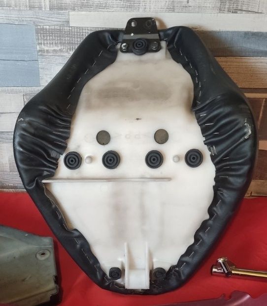 Сидіння  і  т.д.  Yabmaha drag star 400 - 650