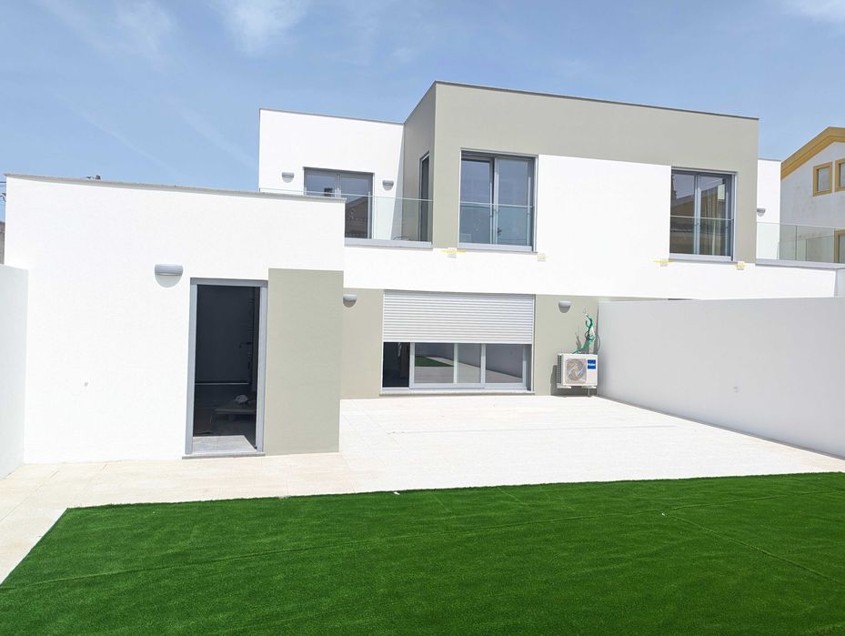 MORADIA em Alto Veríssimo, Peniche