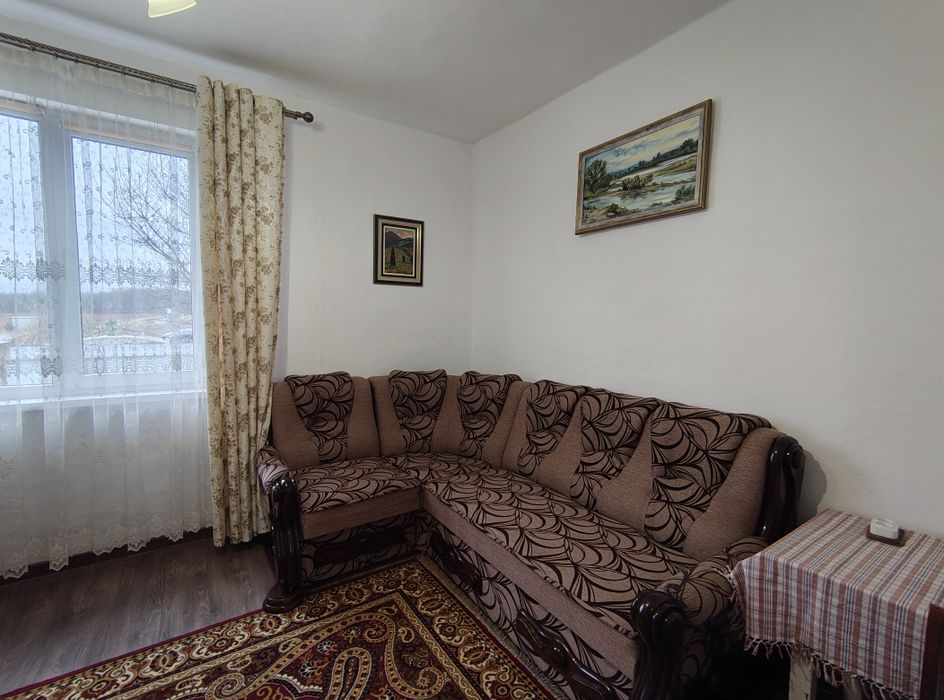 Затишний півособняк з усіма комунікаціями!