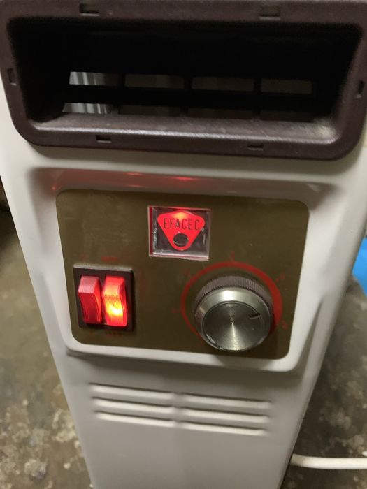 Aquecedor a oleo de 12 varas . Marca Efagec