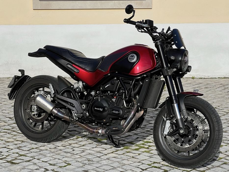 Escape Benelli Leoncino 500