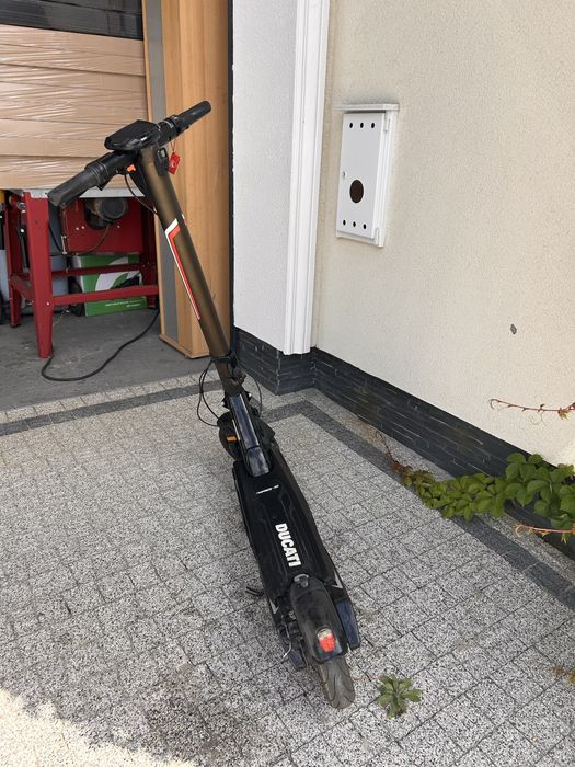 Ducati Hulajnoga Elektryczna