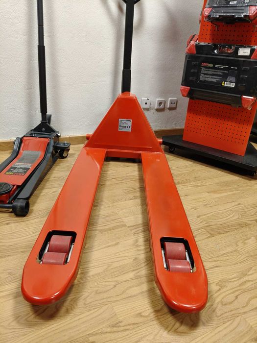 PORTA-PALETES MANUAL 2.5T / 2500KG DRAKKAR LL29