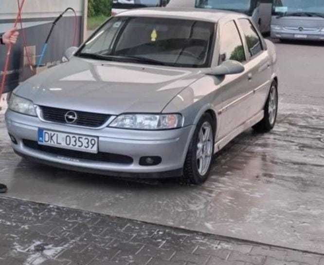 Sprzedaję Opla Vectrę B.