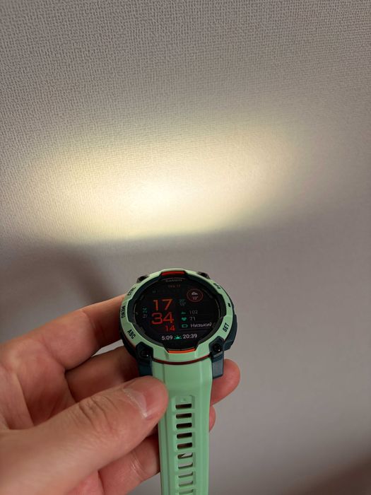 Garmin Instinct 3 AMOLED Neo Tropic 45 mm. Вбудований ліхтарик GPS Навігація Ідеальний стан