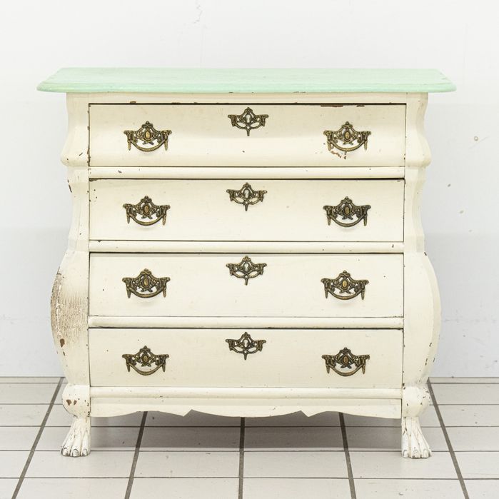 Komoda w stylu barokowym