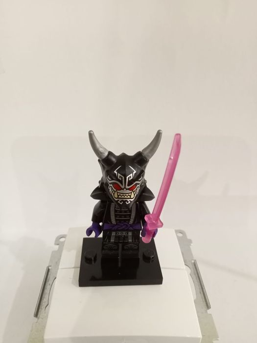 Minifigurka Lego Ninjago Garmadon z mieczem