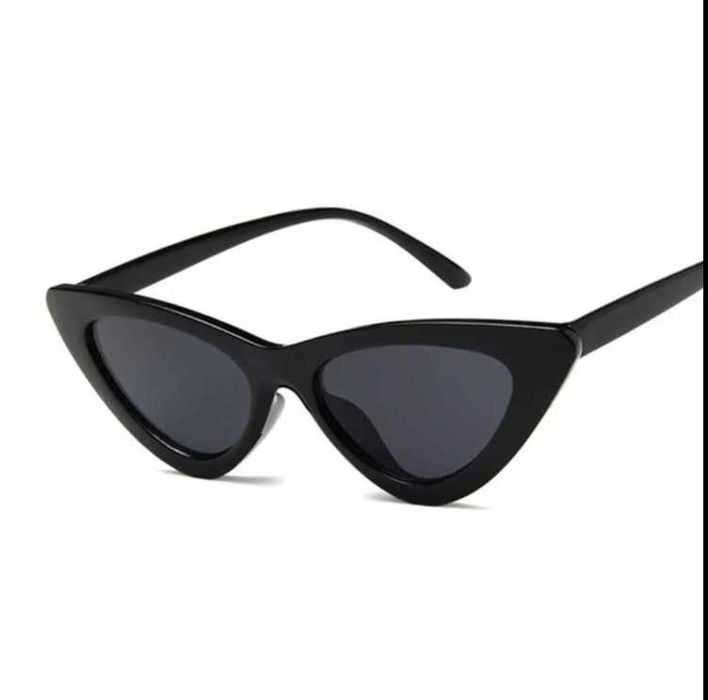 Чорні жіночі сонцезахисні окуляри