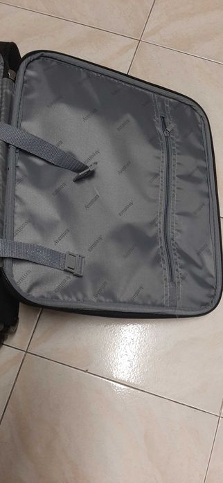 Trólei de viagem com 4 rodas, 2 pegas fixas e 1 pega extensível