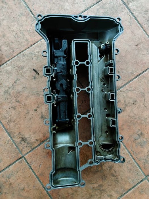 Sprzedam pokrywę zaworów astra k 1.6 turbo 200 km