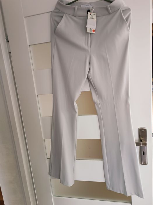Nowe spodnie damskie flare jasno szary kolor Reserved rozmiar m