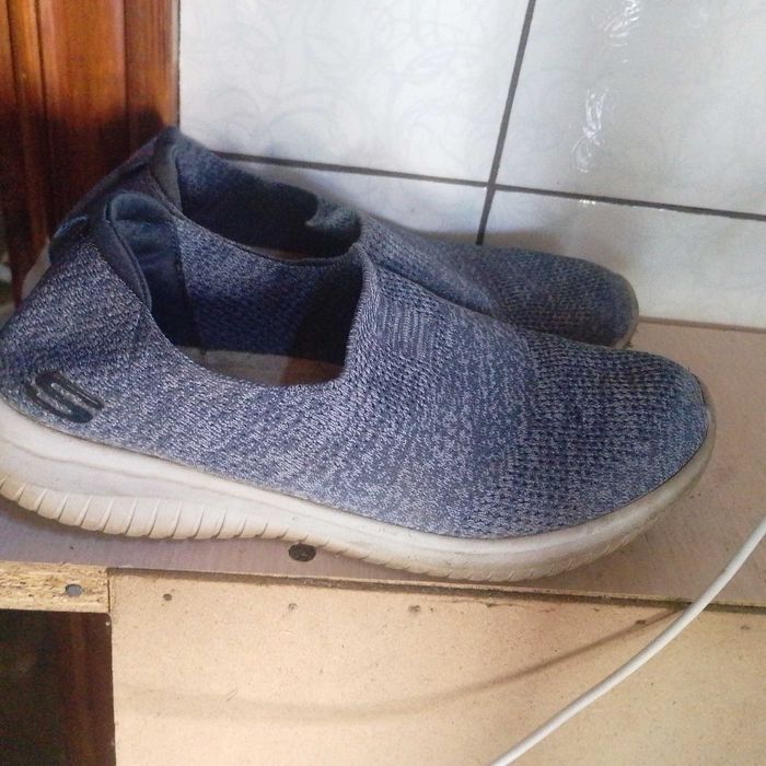 Продам кросівки.