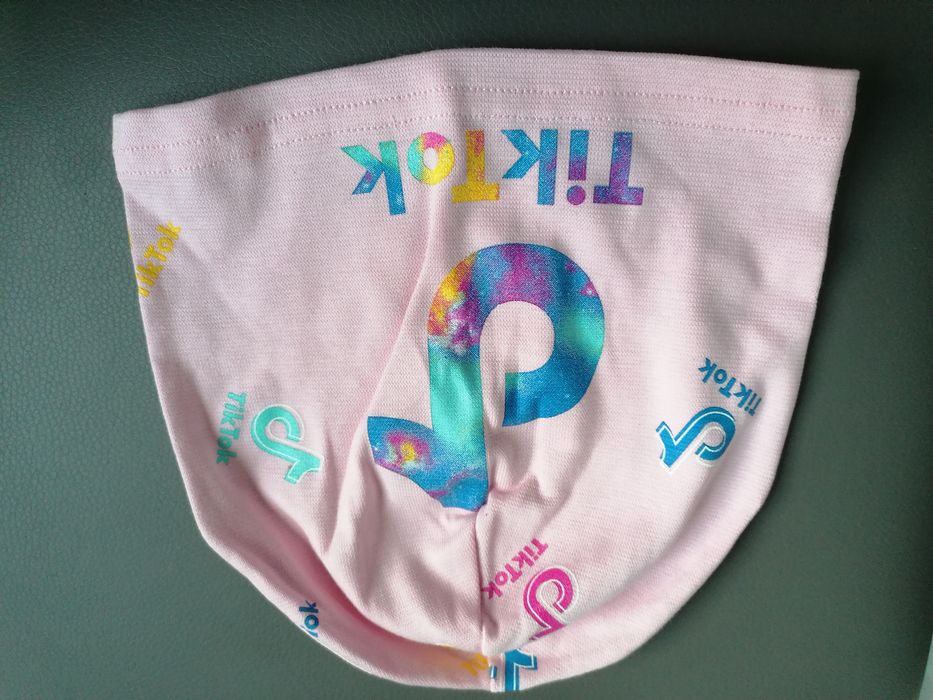 Pudrowa czapka Tik tok