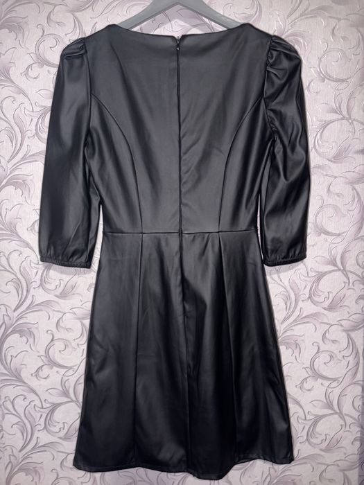 Сукня з еко-шкіри