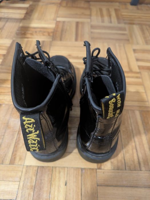 Botas Dr Martens 

Entrego em mãos em Gaia