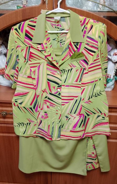 Продам женский костюм