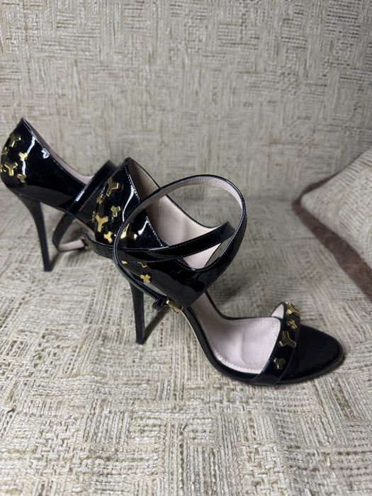 Найстильніші босоніжки Bally (оригінал)