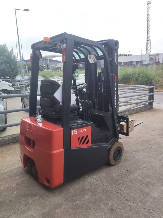 Empilhador Elétrico Semi-Novo