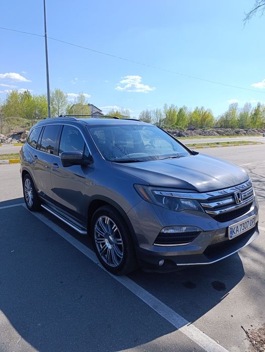 Продам власне 8-ми містне авто HONDA PILOT  3.5.  Машина в гарному стані вкладень не потребує .Є зимова гума