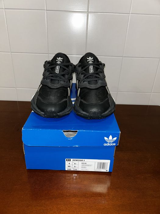 Adidas Ozweego J pretos e cinzento