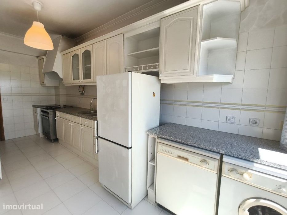 Apartamento T3 no Infantado (Loures) com Arrecadação