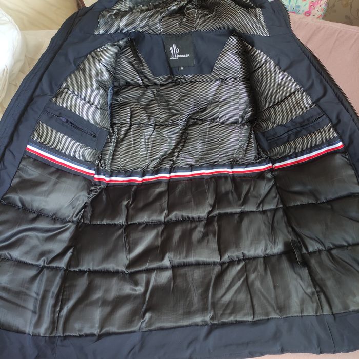 Зимовий пуховик Moncler розмір М.