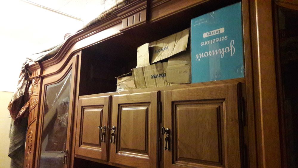 Movel de sala, em carvalho macico,  com bar /garrafeira