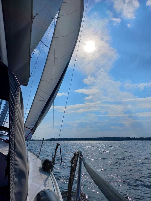 Jacht Antila 26cc z elektrycznie składanym masztem