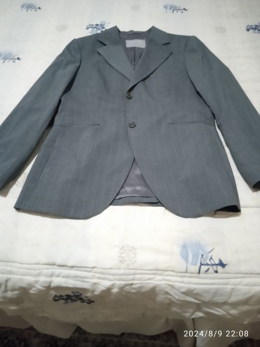 Vendo um fato de senhora Pierre Cardan