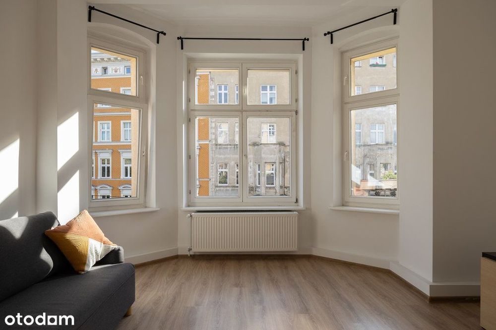 Pięknie doświetlone mieszkanie w kamienicy | film