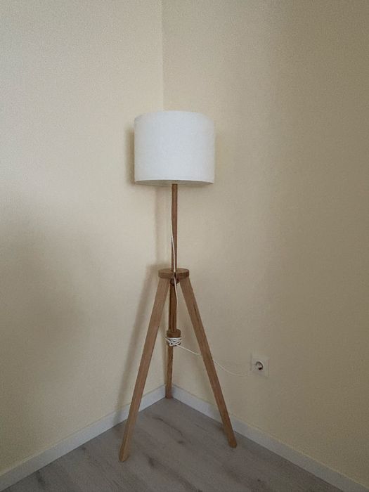 Candeeiro de pé branco