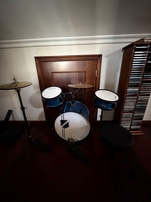 Bateria infantil (instrumento)