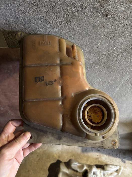 Расширительный  бачок охлаждающей жидкости