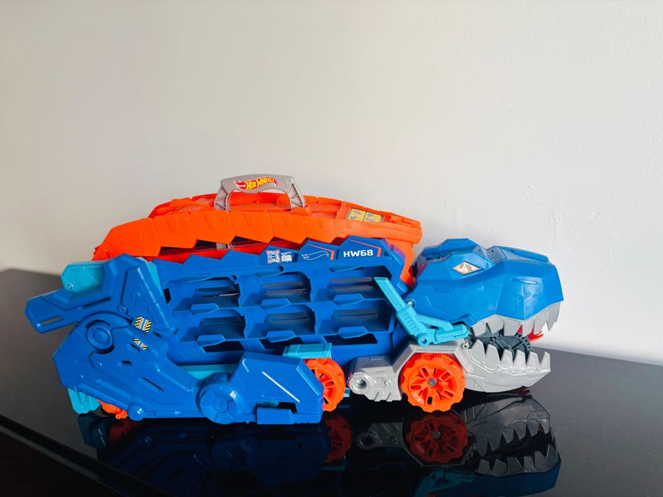 Hot Wheels T-Rex Transportador Gigante – Dinossauro com Pista