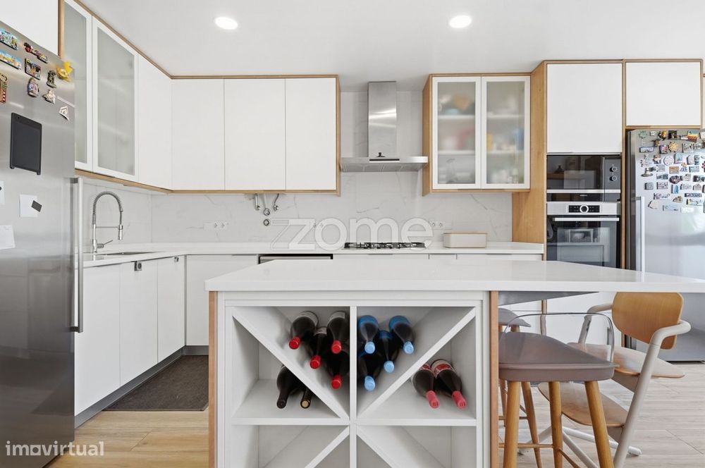 T2 remodelado com 108 m² em Carnaxide, junto à Escola Secundária
