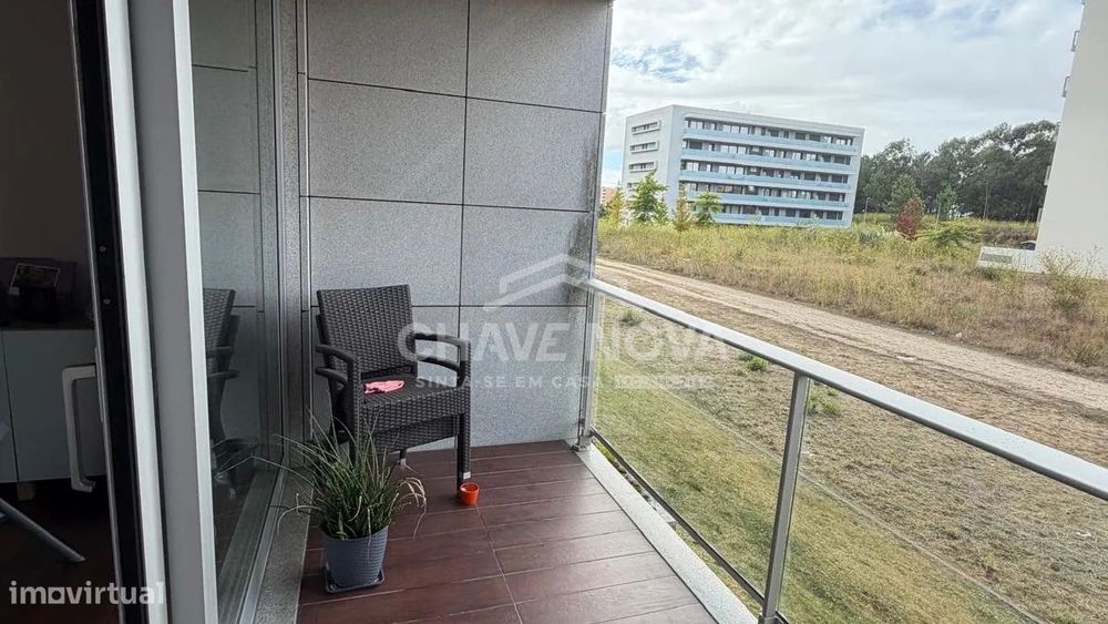APARTAMENTO T2 | CANIDELO | 103 M² | VARANDA 5,60 M² | BOX 17,50 M² |