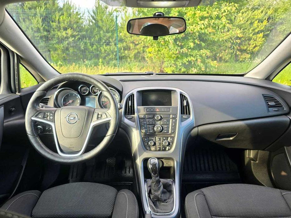 Продам  Opel Astra 2016. Можна в розстрочку, під викуп.