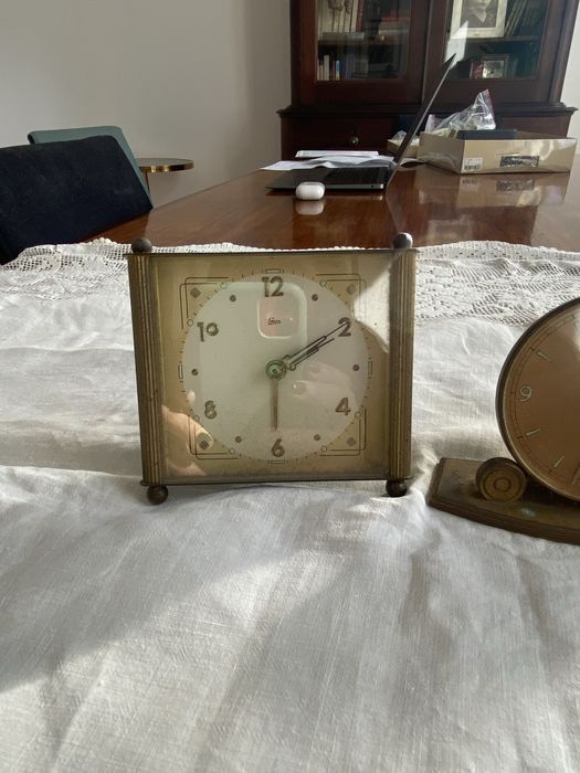 Dois relogios vintage de mesa