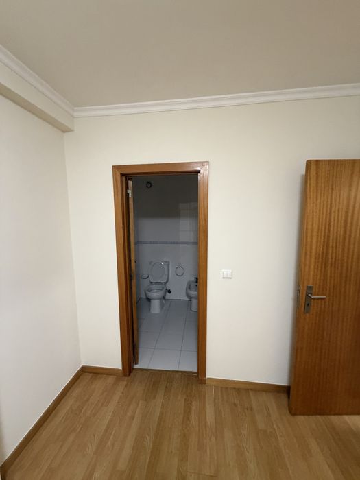 Alugo T2 com suite Valongo