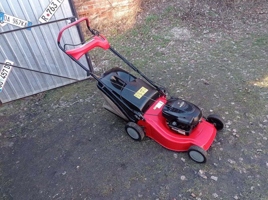 Kosiarka Spalinowa - Silnik BRIGSS & STRATTON USA Moc 4.5 KM