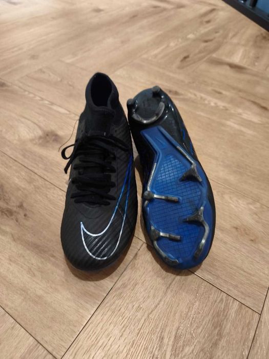 Korki piłkarskie Nike rozmiar 40,5