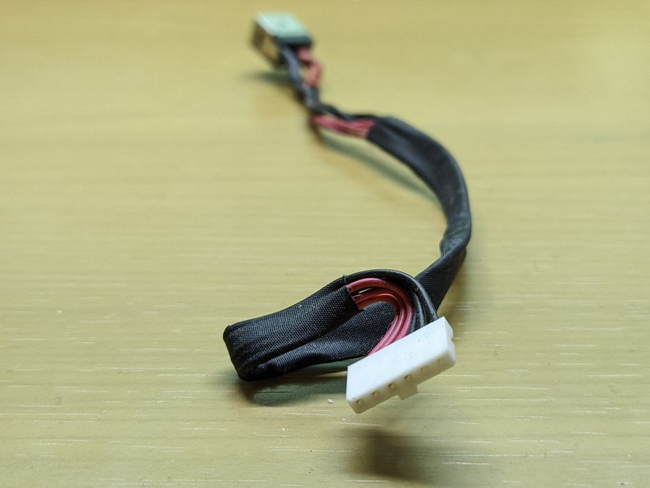 Asus R510C на запчастини: веб-камера, кейс HDD, роз'єм живлення,гвинти